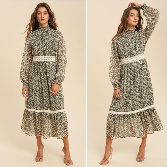 Dresses & Skirts - Host Pick ✨ The Kiara Mock Neck Floral Midi Dress